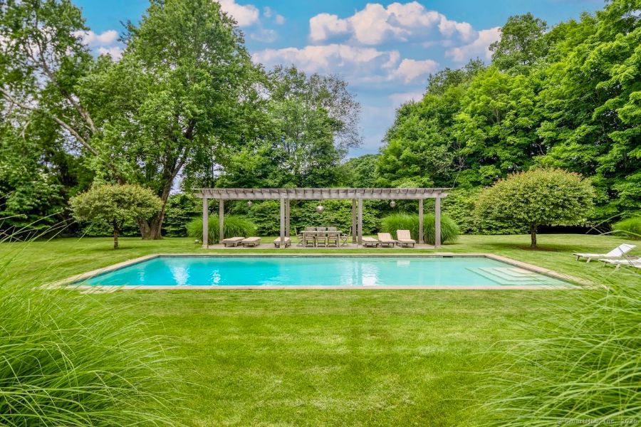 Under Cover: Pergolas, Pavilions & Outdoor Hangouts