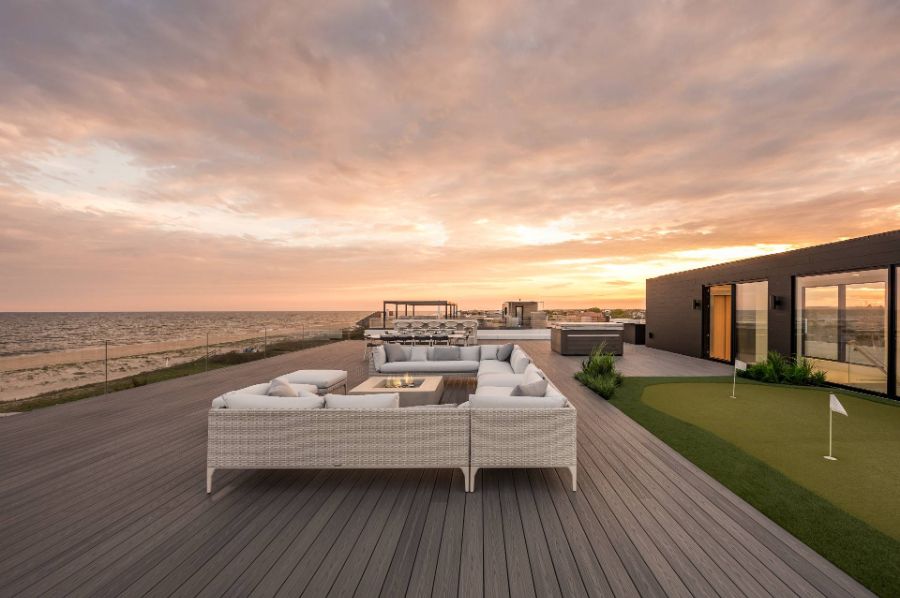 Coastal Living at Its Finest: Hamptons Homes on the Water