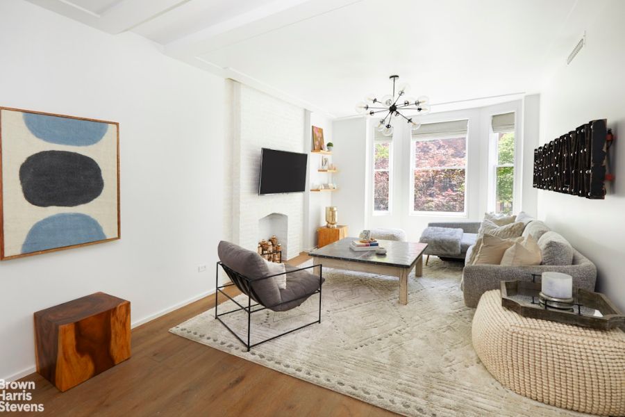 Live Like a Star (for a Lot Less) at The Standish