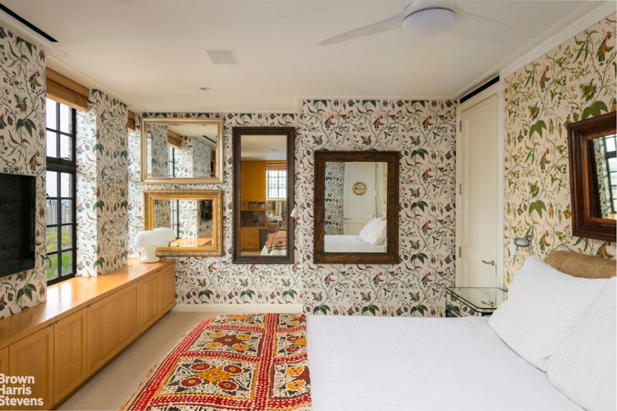 Five Homes with Unexpected Mirror Details Worth Reflecting On