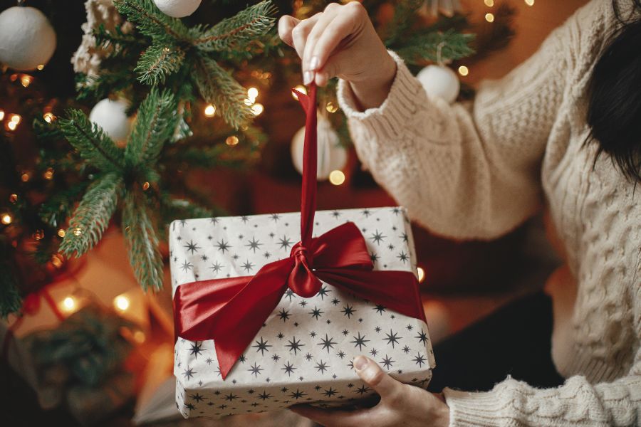 A 2023 Holiday Gifting Guide for the Hamptons